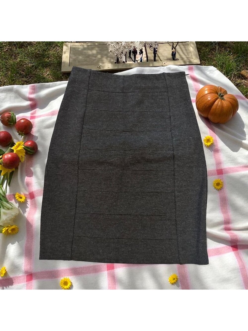 WHITE HOUSE BLACK MARKET WHBM Gray Paneled Stretch Pencil Skirt Size 0